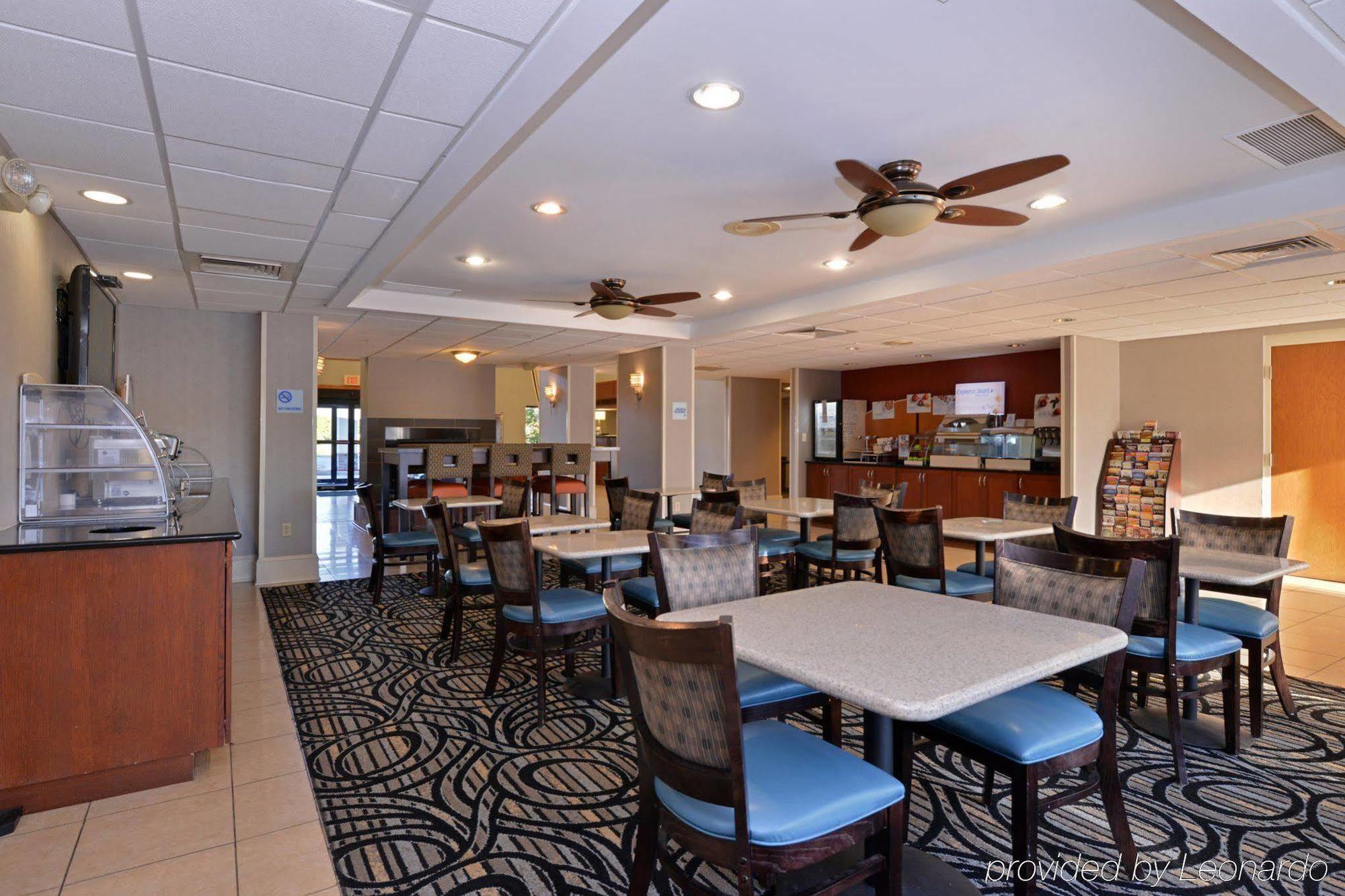 Holiday Inn Express Seaford-Route 13 Bagian luar foto