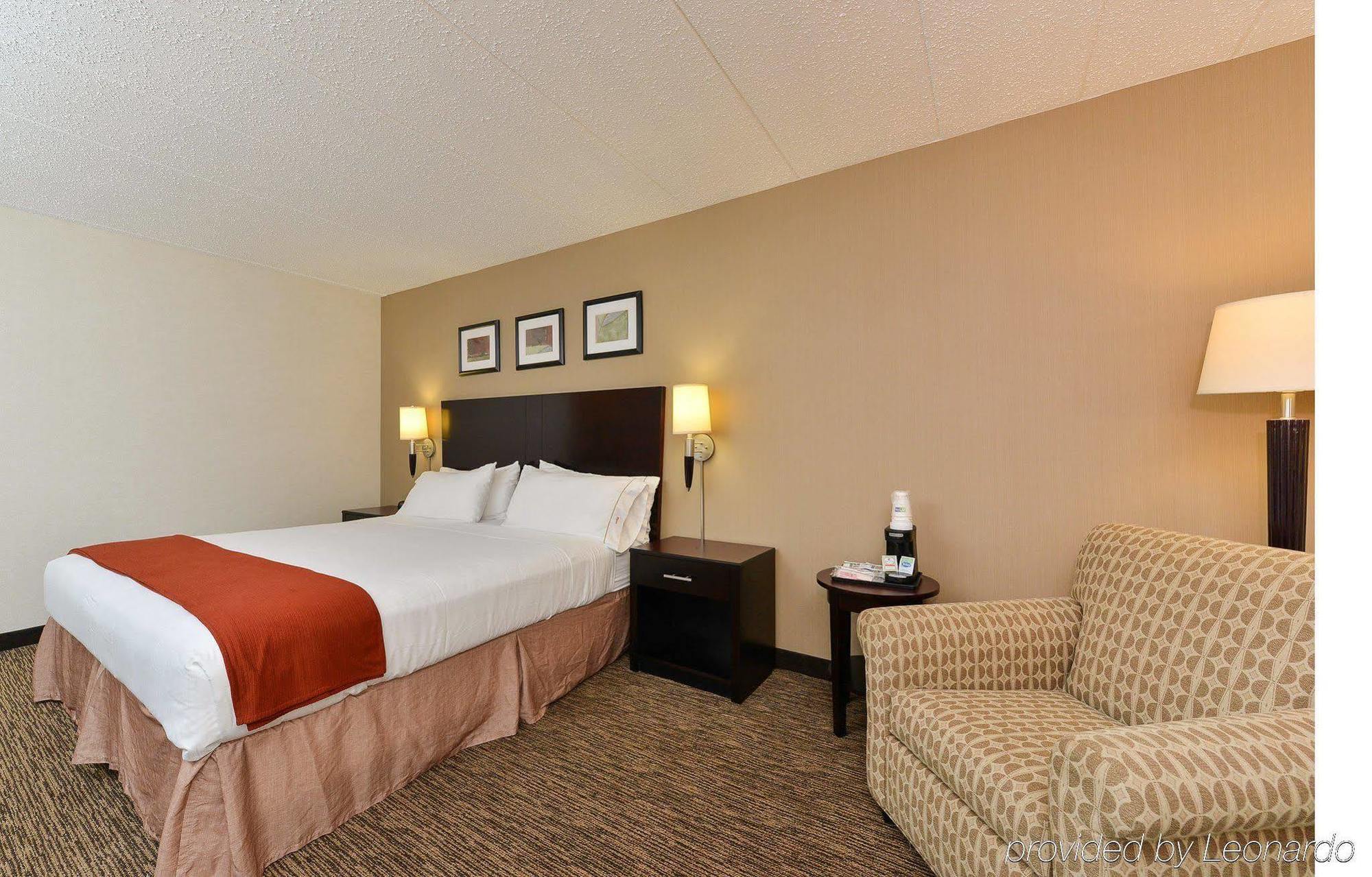 Holiday Inn Express Seaford-Route 13 Bagian luar foto
