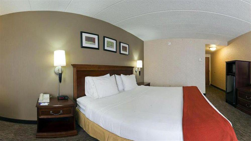 Holiday Inn Express Seaford-Route 13 Bagian luar foto